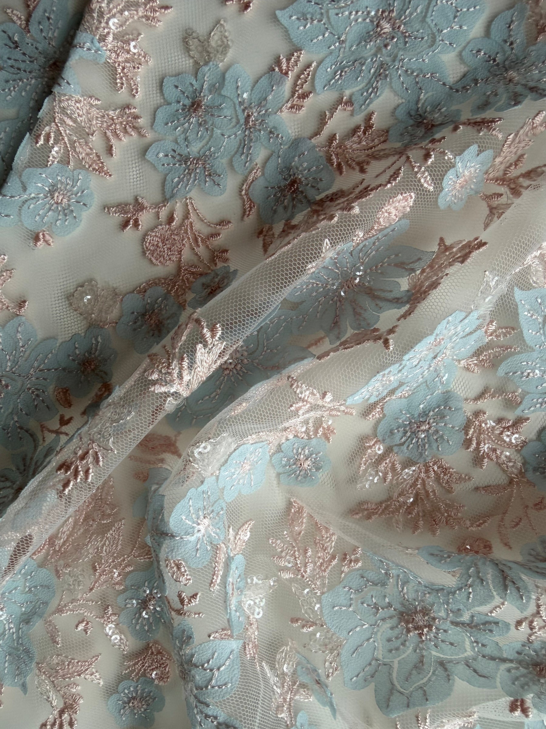 Rosa-blaue bestickte Spitze - EB3053