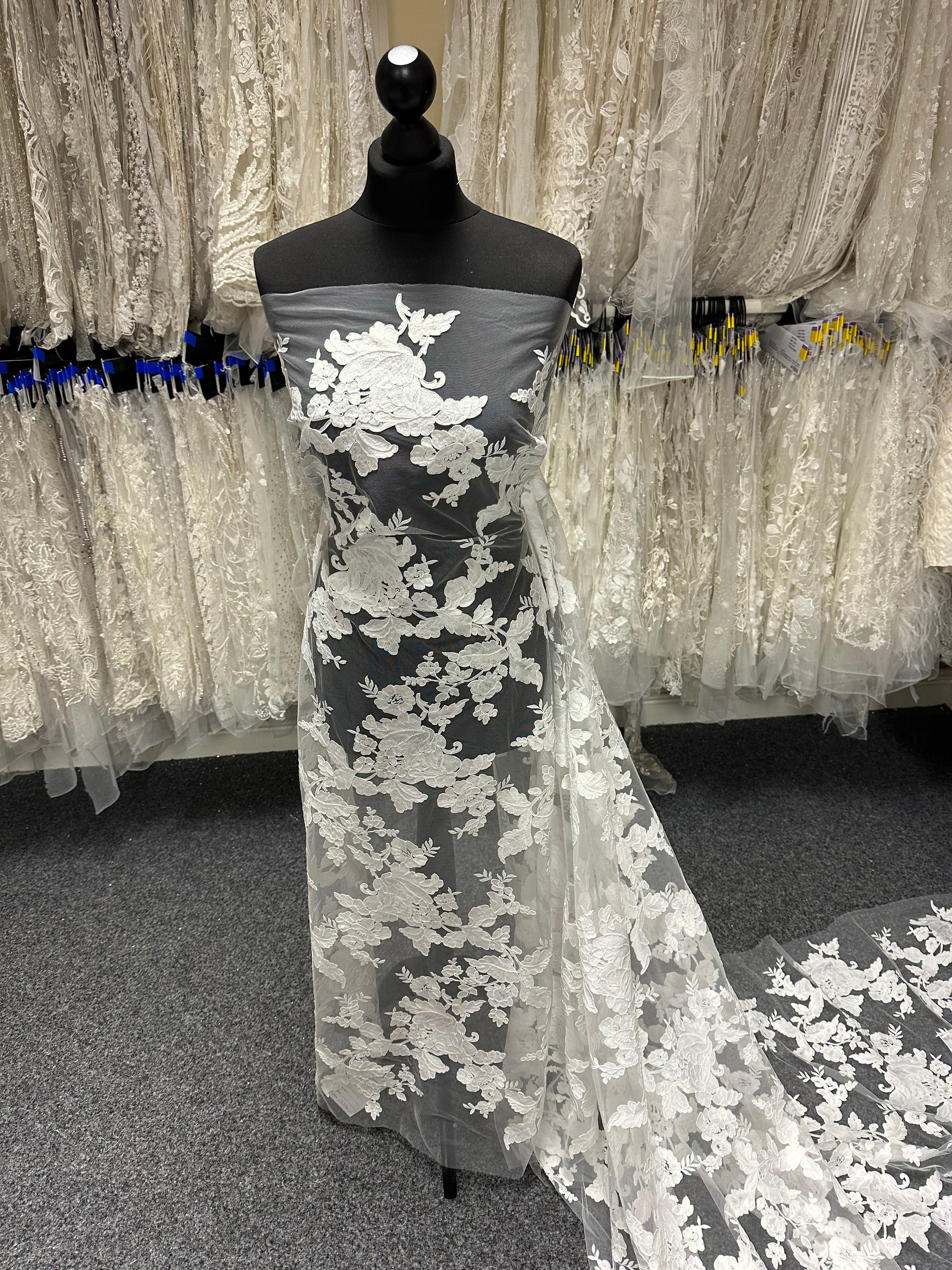 Elfenbeinfarbene Kordelspitze - Klatsch