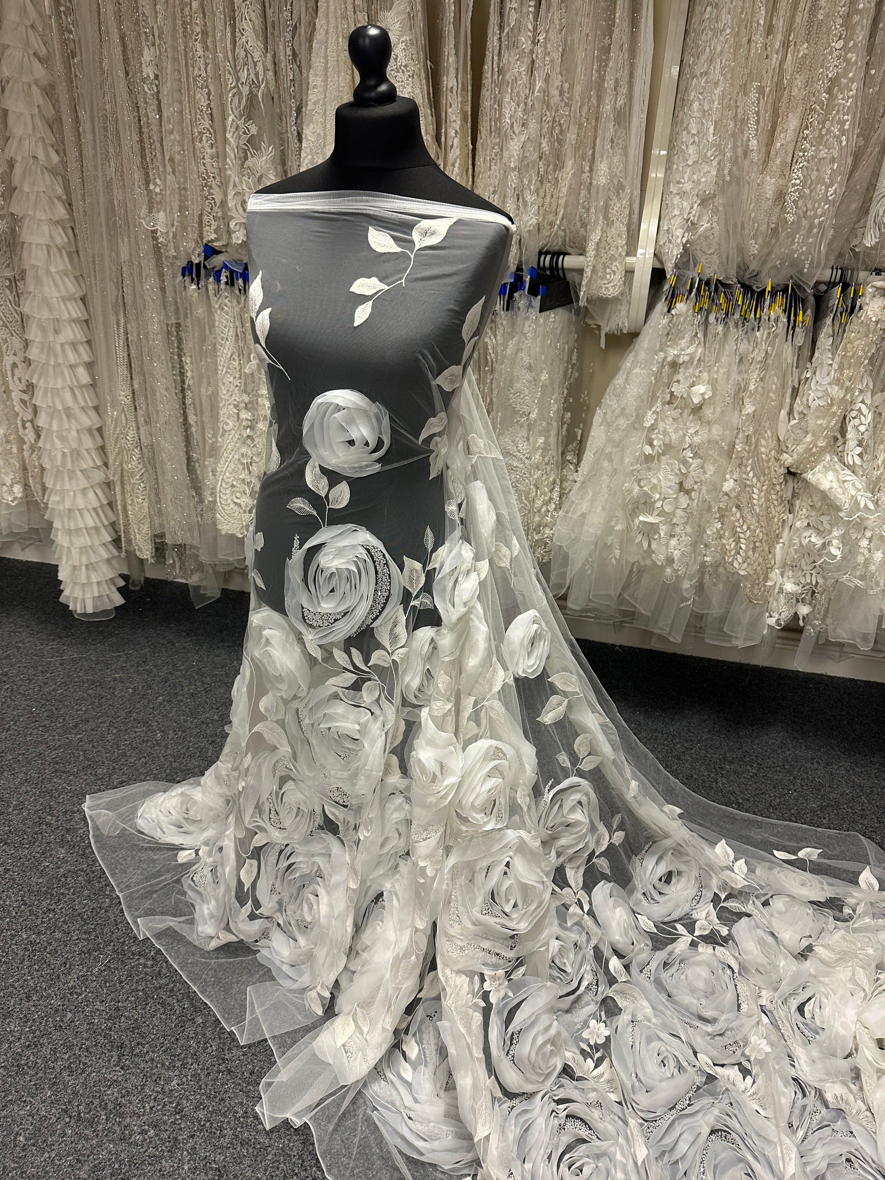 Elfenbeinfarbene 3D-gestickte Spitze – Asalla 