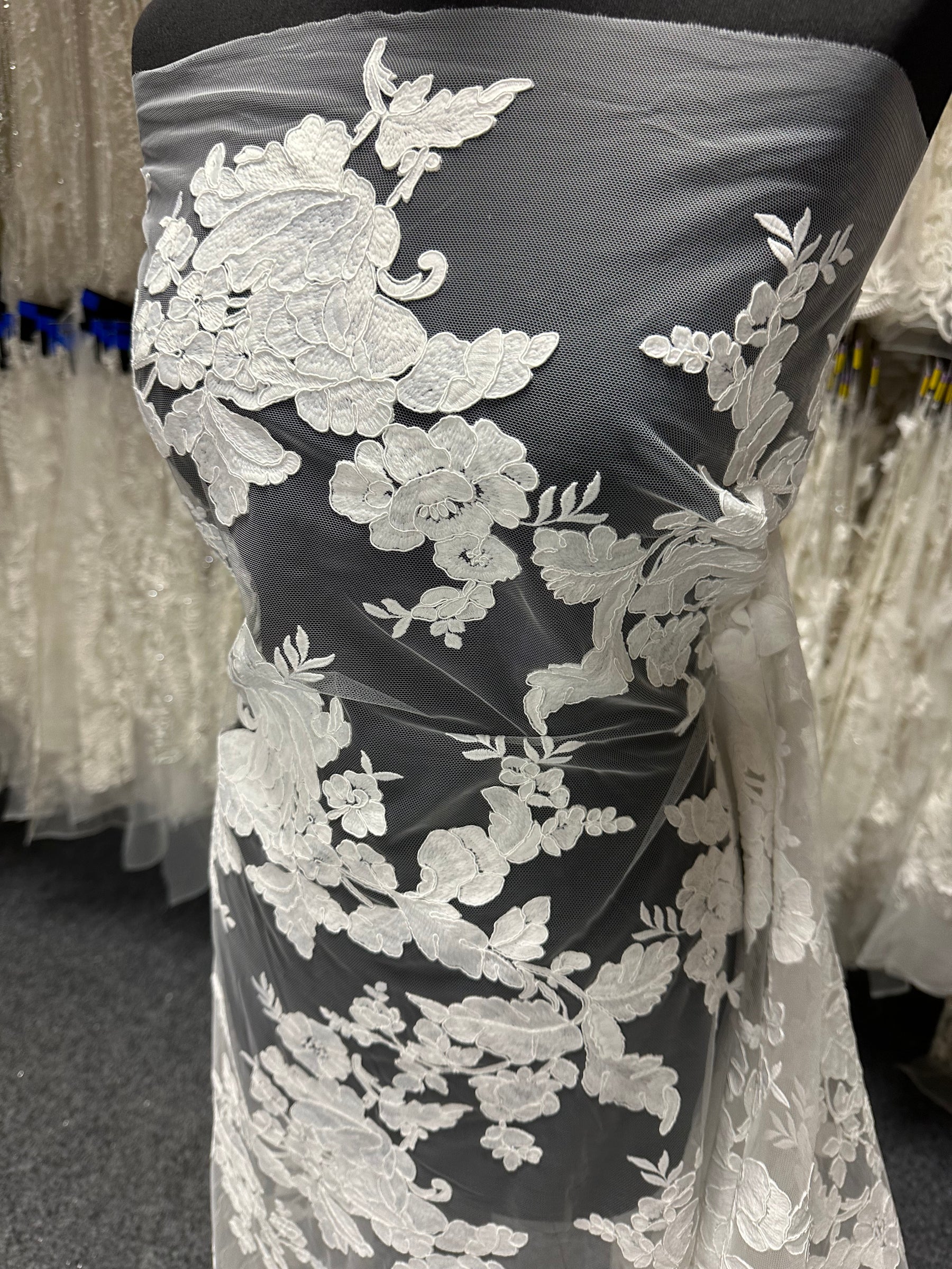 Elfenbeinfarbene Kordelspitze - Klatsch