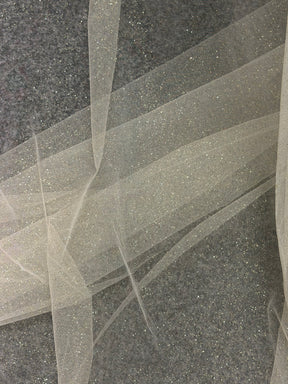 Elfenbeinfarbener Tüll mit Goldglitzer - P15