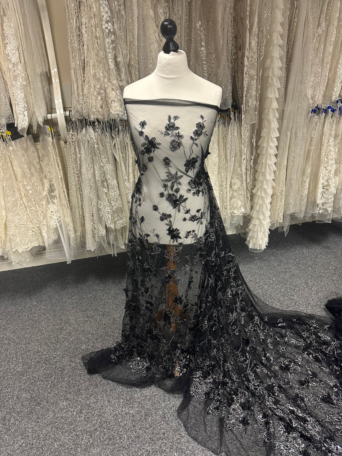 Schwarze und silberne bestickte Spitze - Aretha