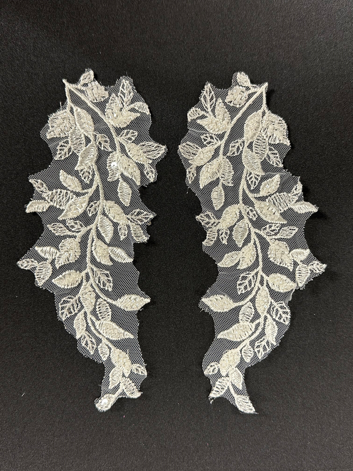 Ivory Embroidered Lace Appliques - T962