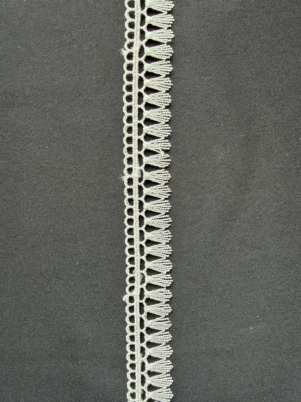 Elfenbeinfarbene Spitzenborte - EH4004