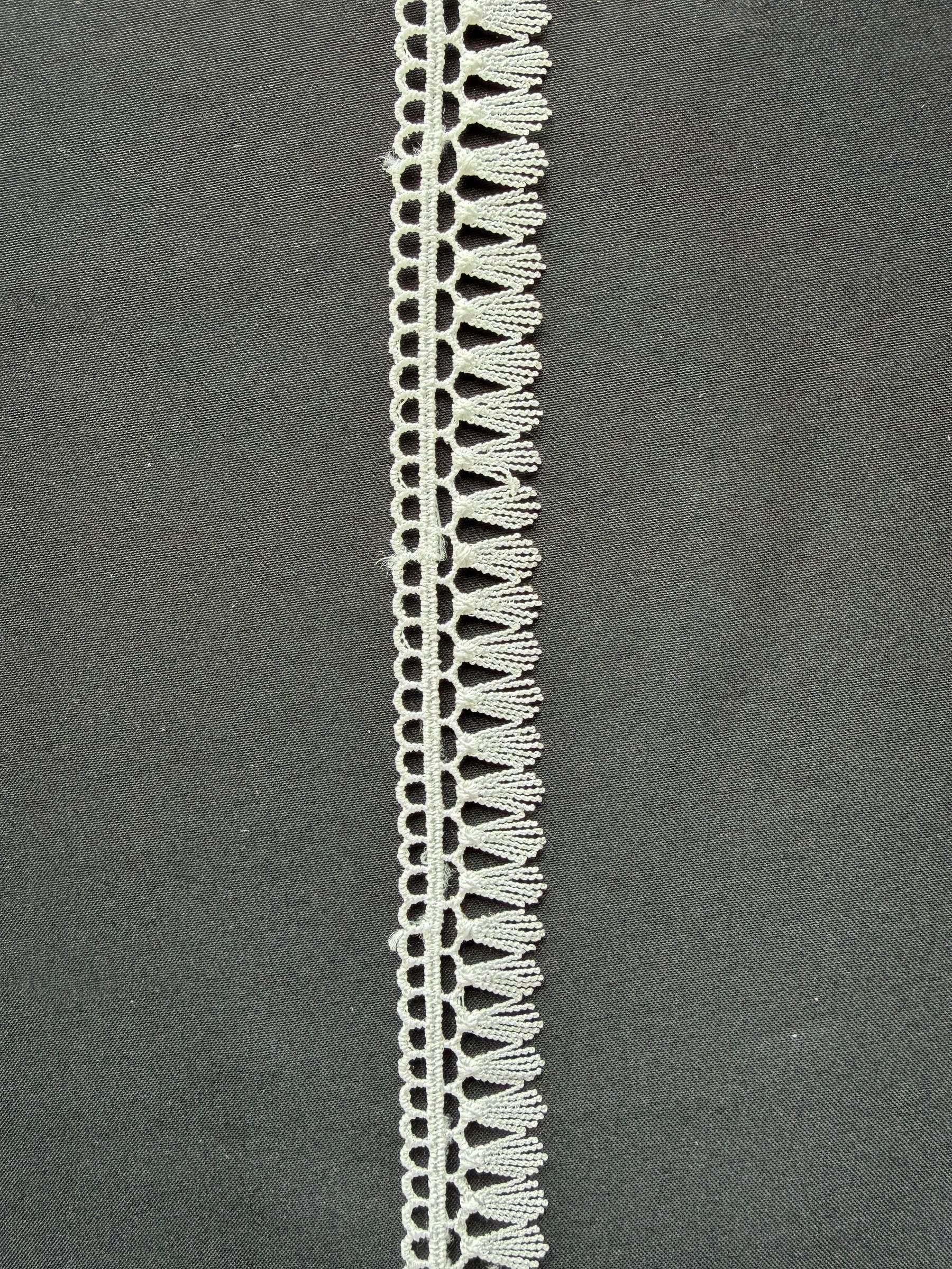 Elfenbeinfarbene Spitzenborte - EH4004
