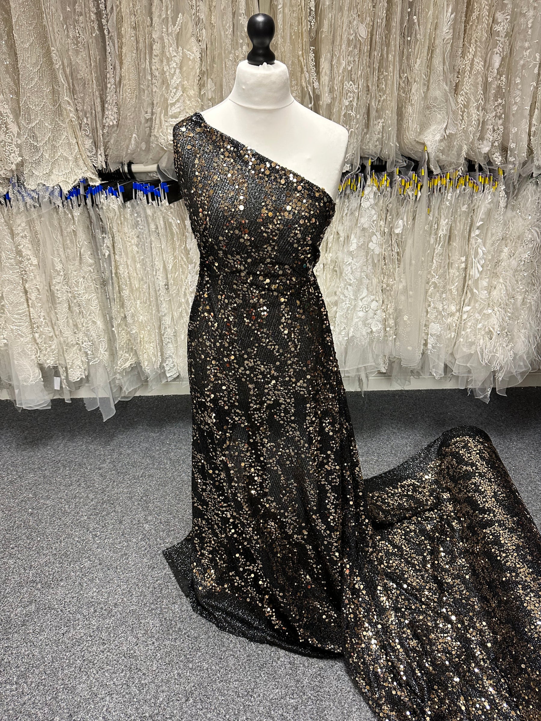 Netzstoff mit goldenen Pailletten – Casablanca