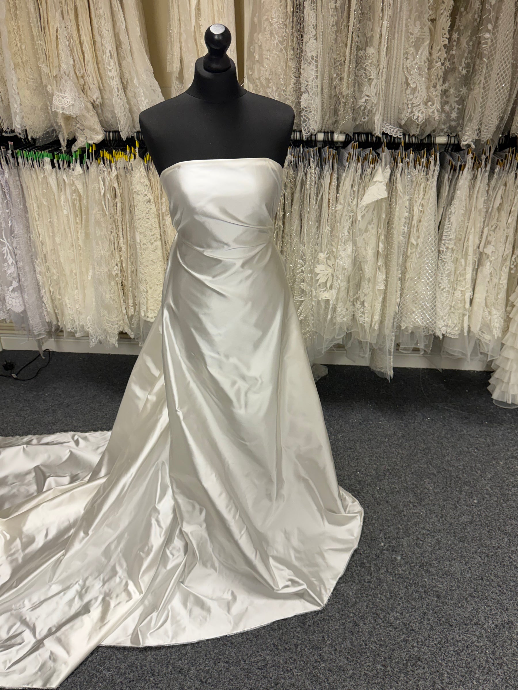 Elfenbein Polyester Duchesse Satin - P748