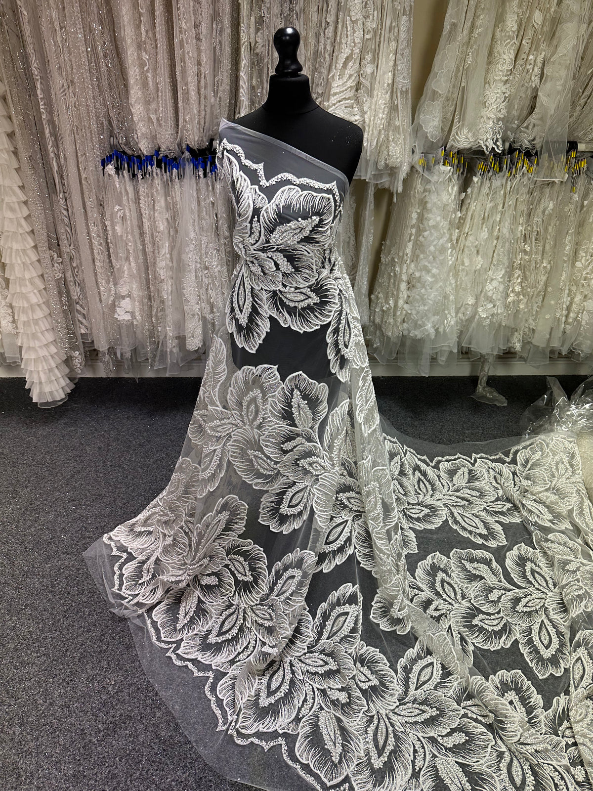 Elfenbeinfarbene Glitzerspitze – Leffy