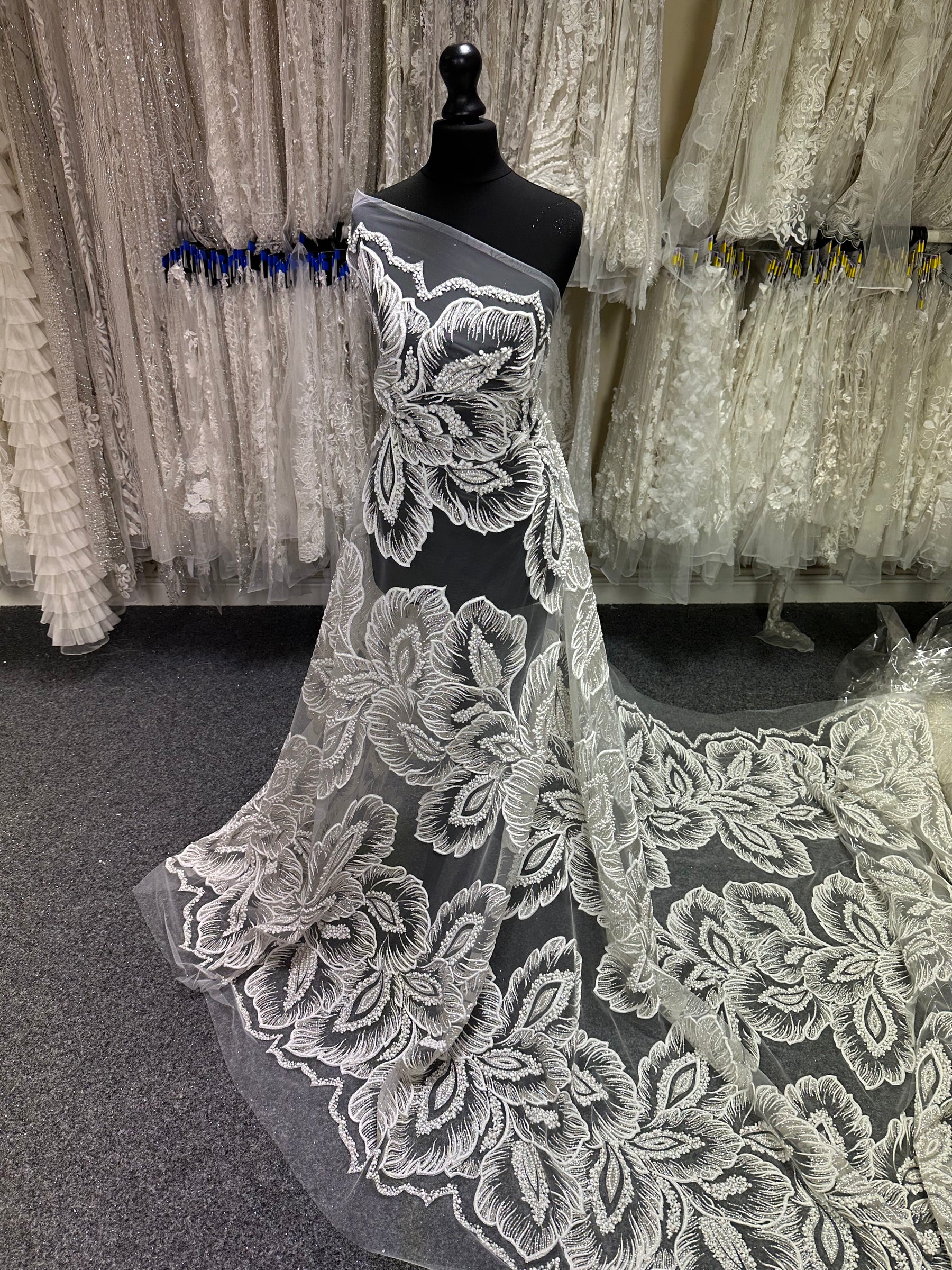 Elfenbeinfarbene Glitzerspitze – Leffy