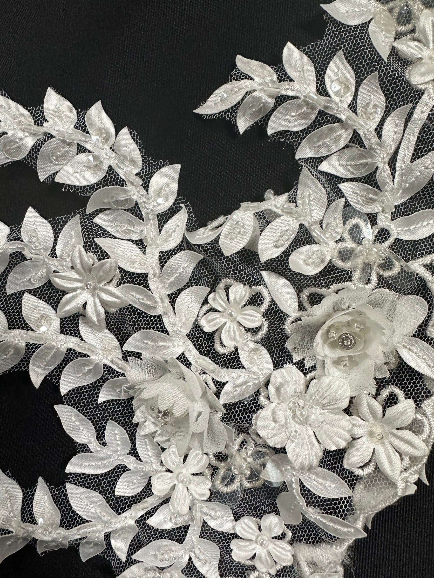 Elfenbeinfarbene Laserspitzenborte - T 1011 (CF)