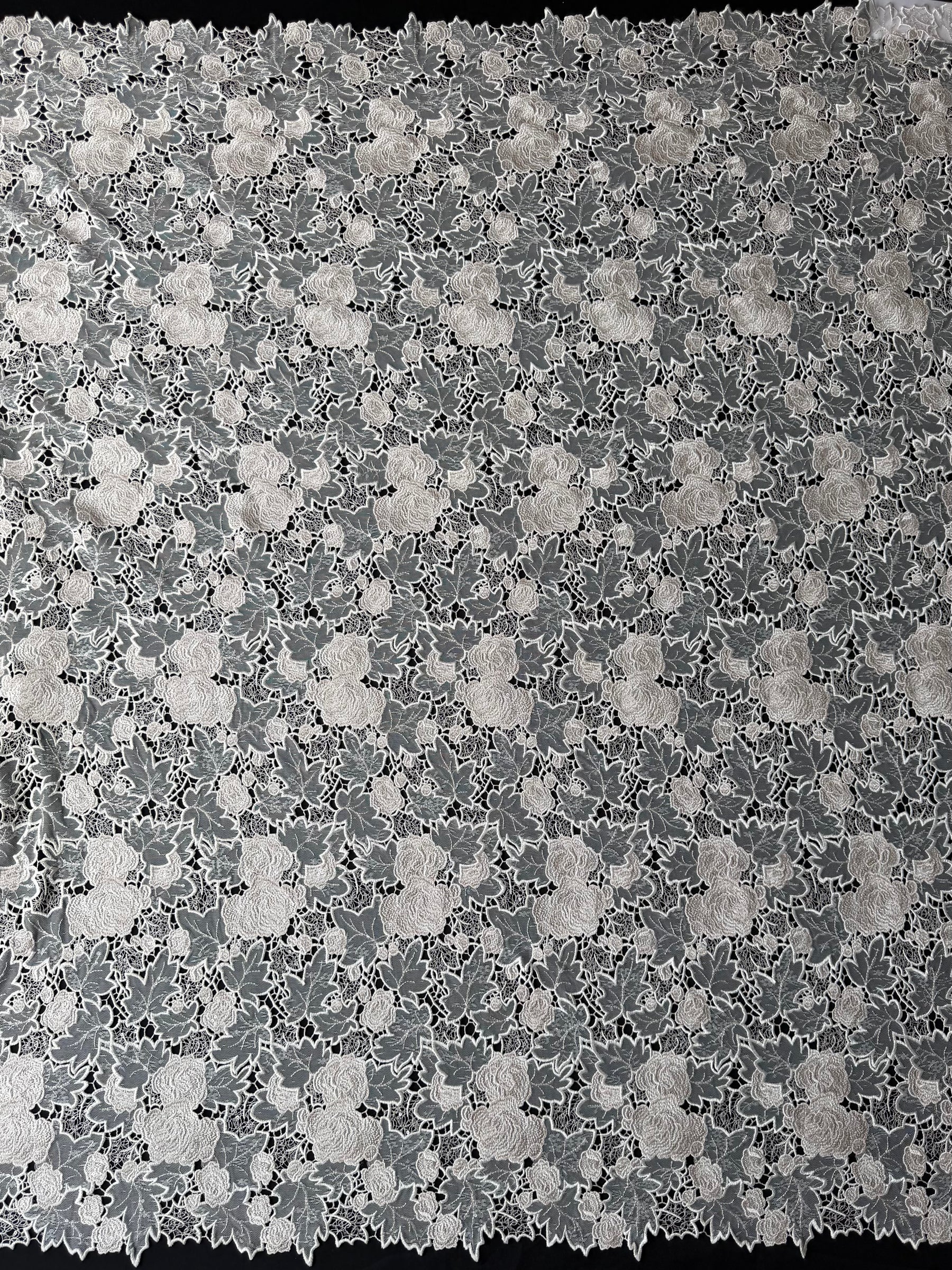 Elfenbein und rosa Spitze – LB4004