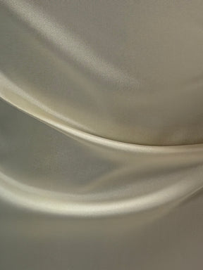 Blass elfenbeinfarbenes, weiches Mikado aus Seidenmischung – P608