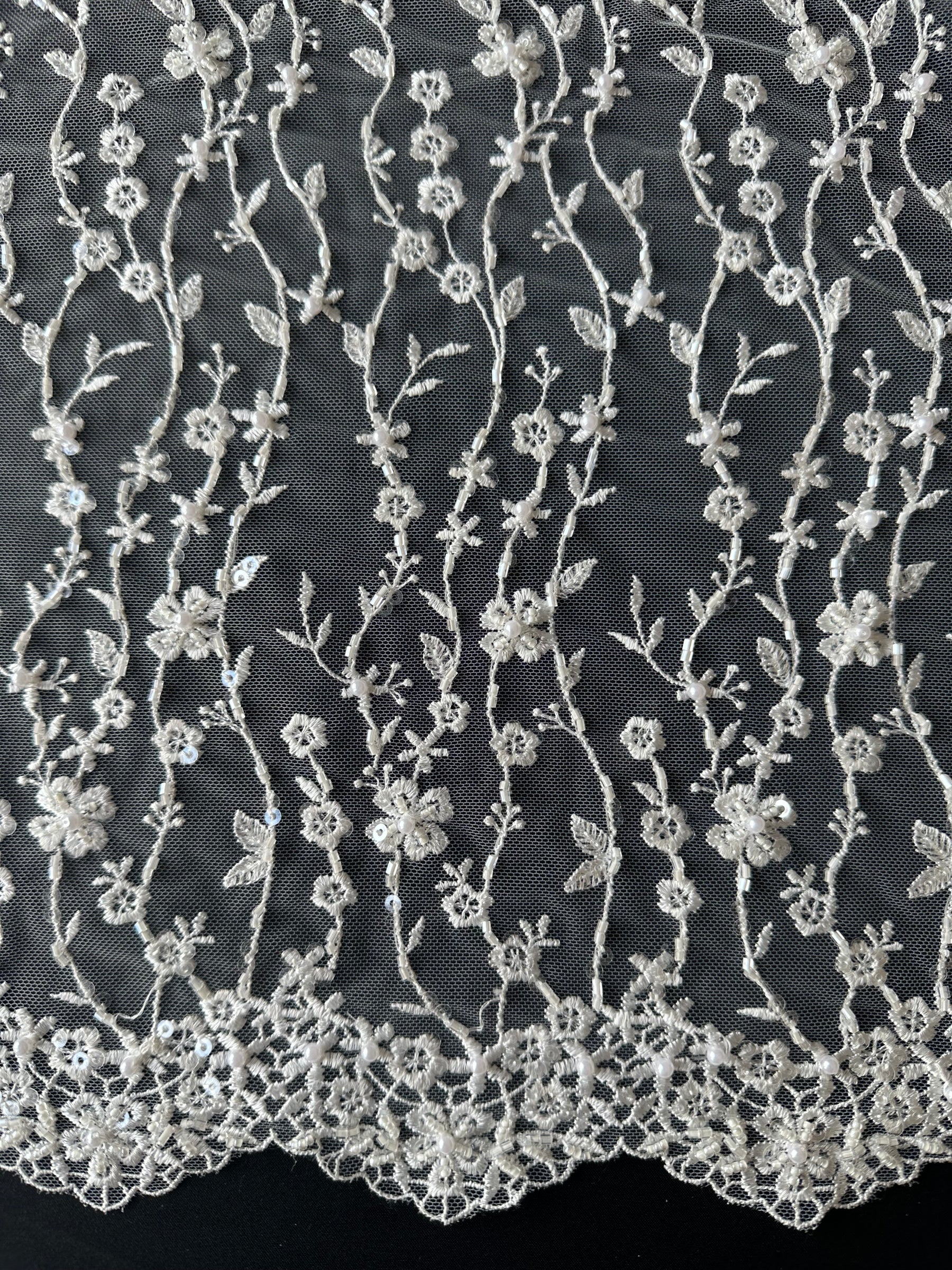 Elfenbeinfarbene Perlenspitze - Laranjal 