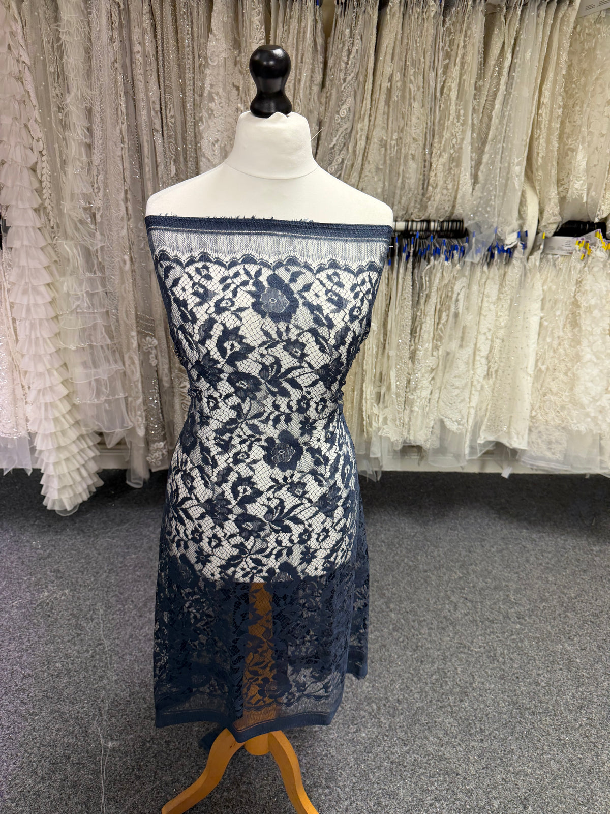 Marineblauer Seiden-Woll-Italian-Lace - P269