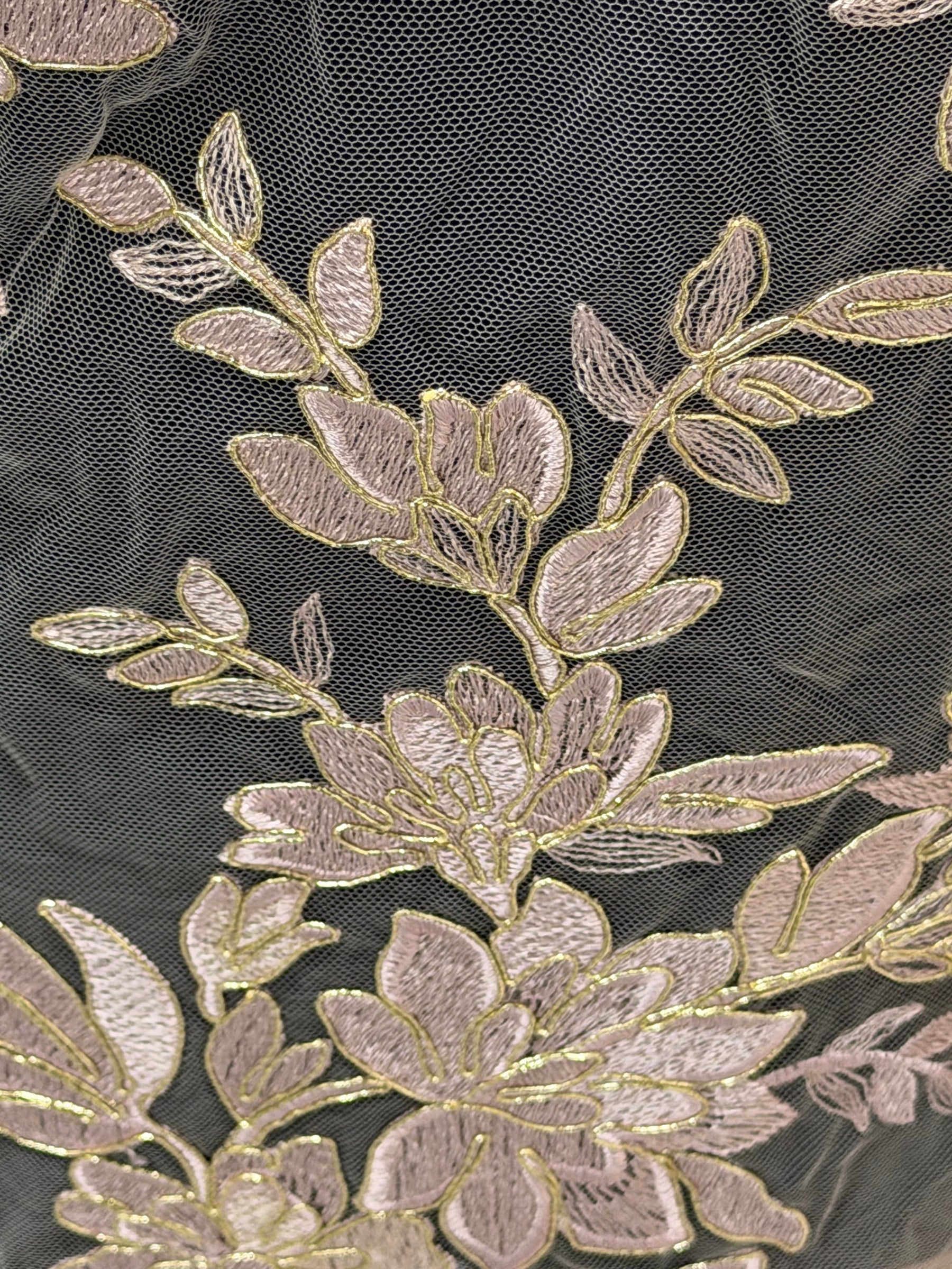 Rosa Spitze mit goldener Kordelstickerei - Kylar