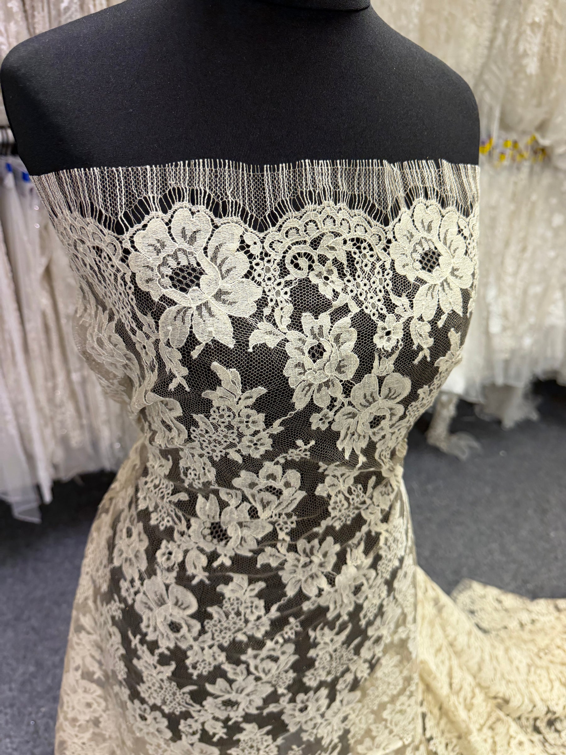 Beige/Oyster Sparkle Französische Spitze - LA2016