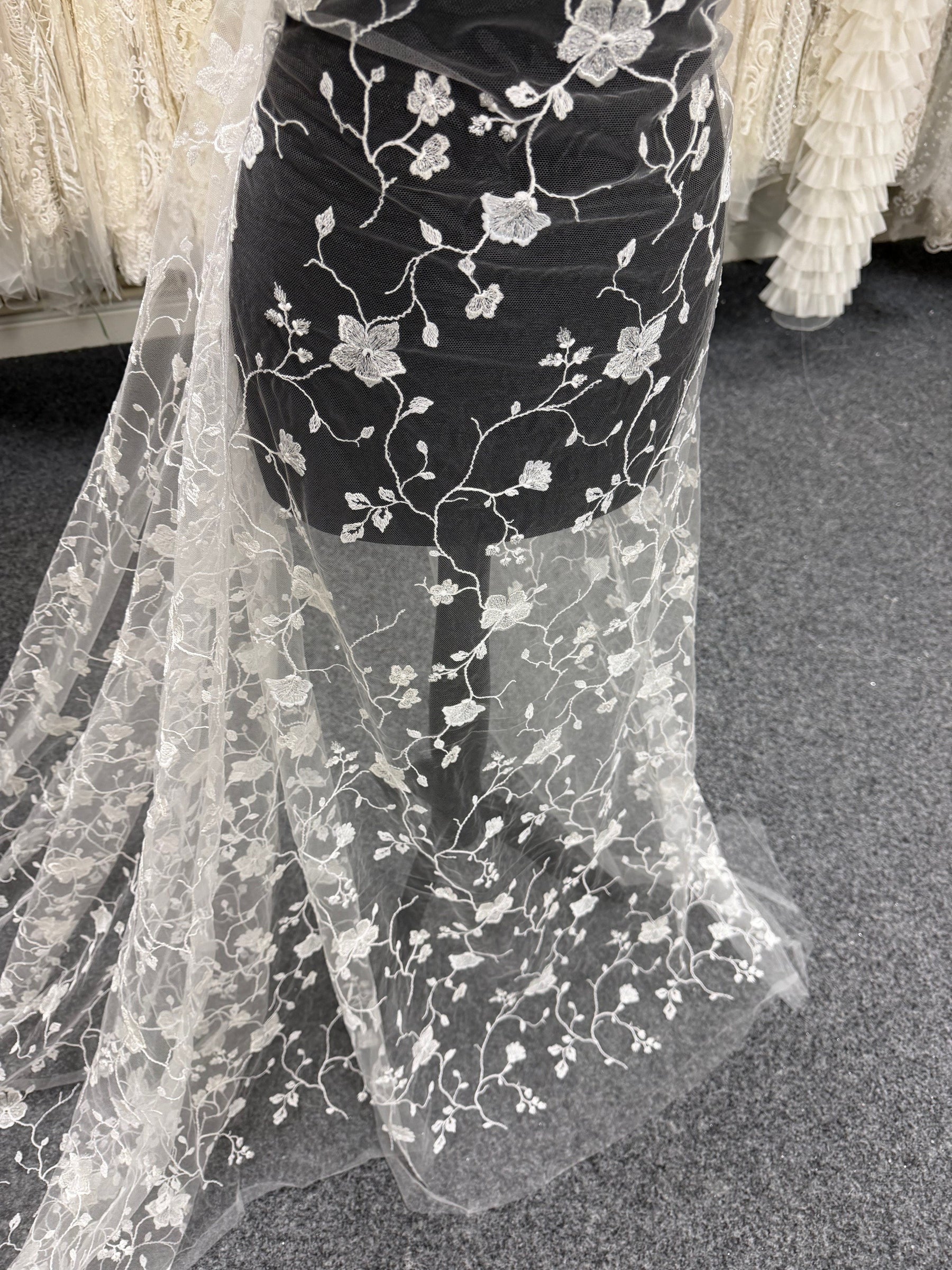 Elfenbeinfarbene französische Stickspitze - Layne