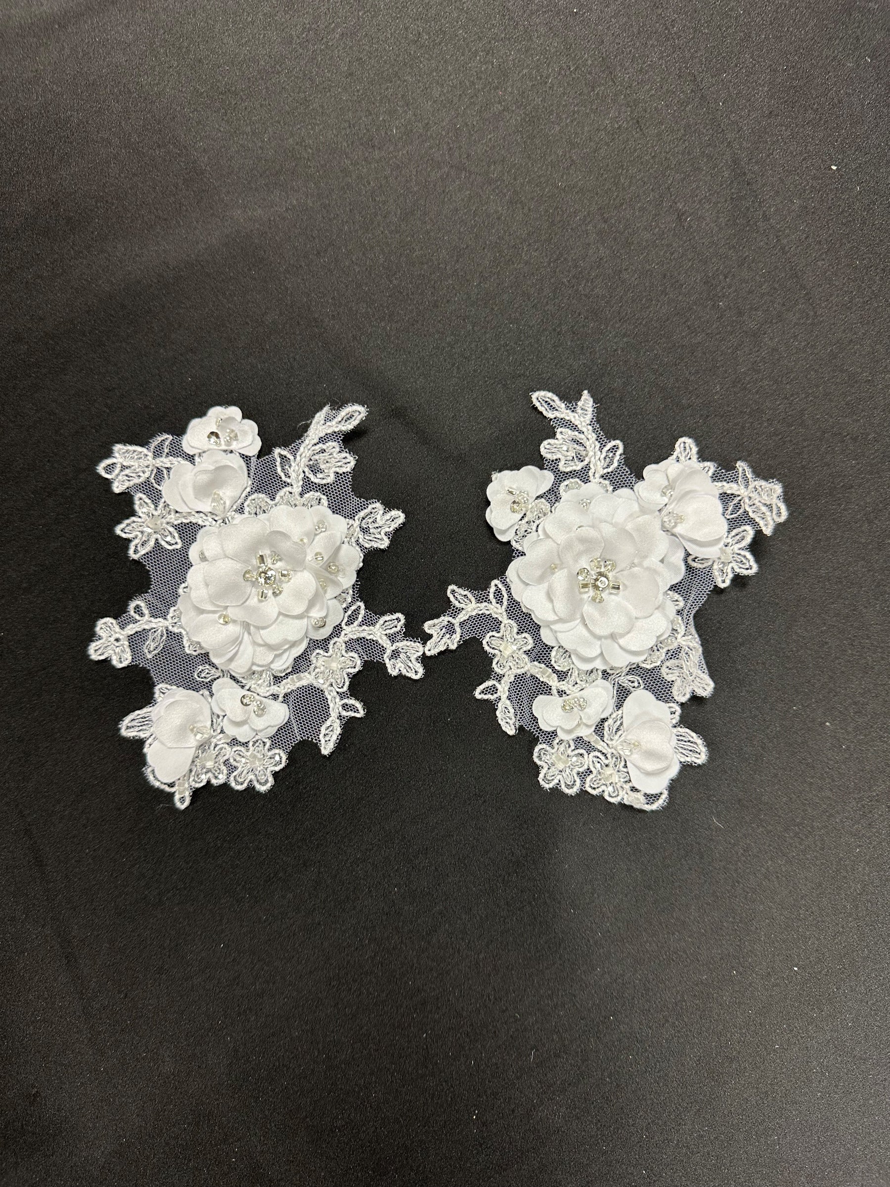 Weiße, perlenbesetzte 3D-Spitzenapplikationen - T286