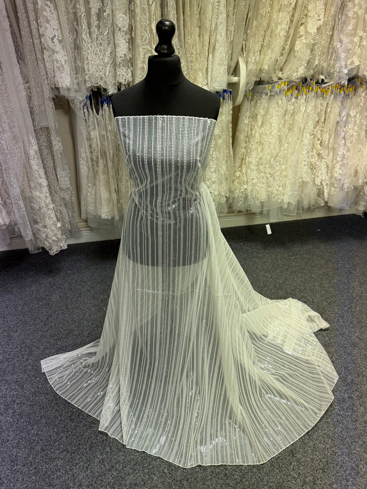 Elfenbeinfarbene Paillettenstickerei-Spitze - EB3037