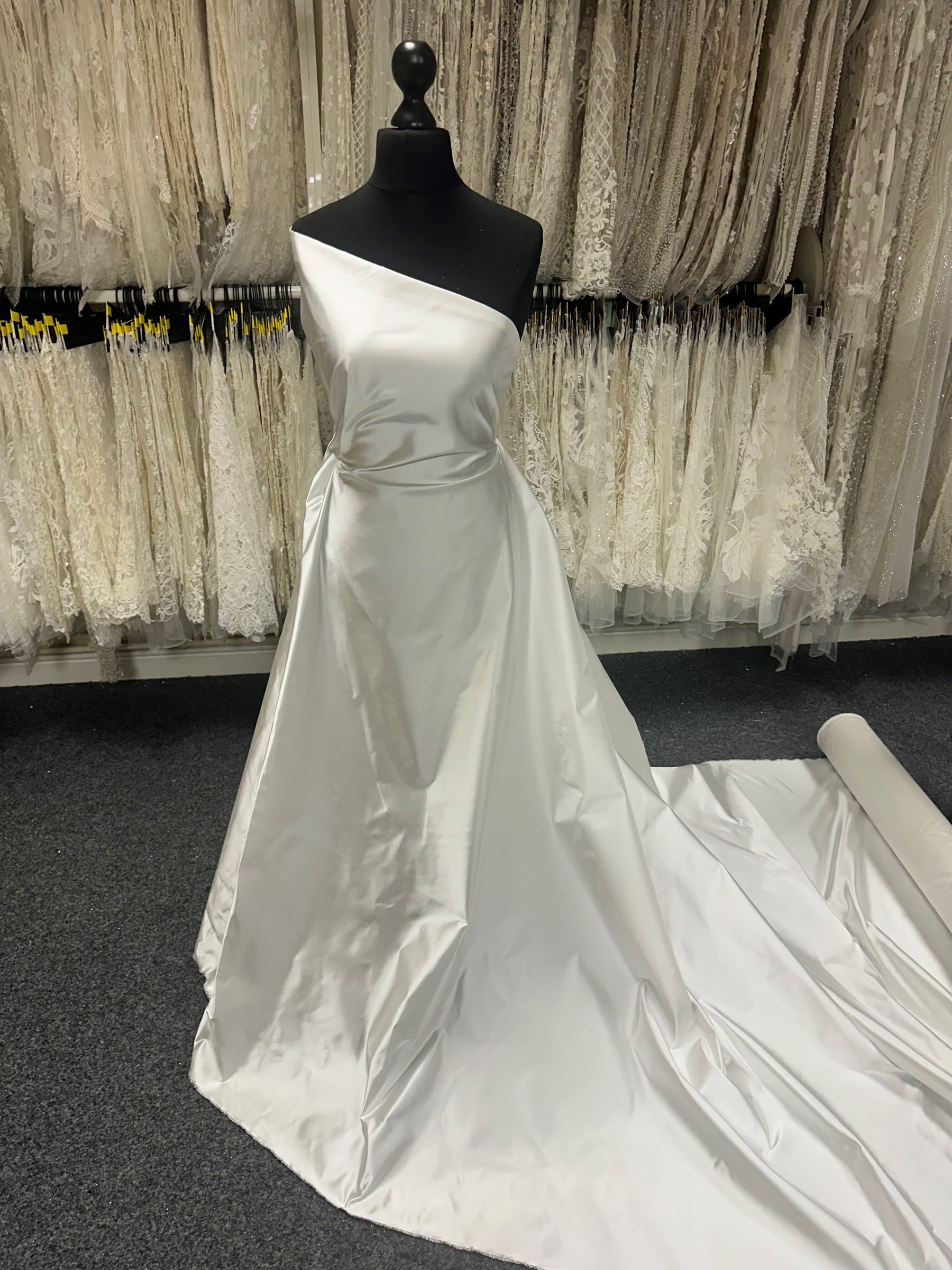 Elfenbeinfarbener Duchesse-Satin aus Seidenmischung – Deluxe