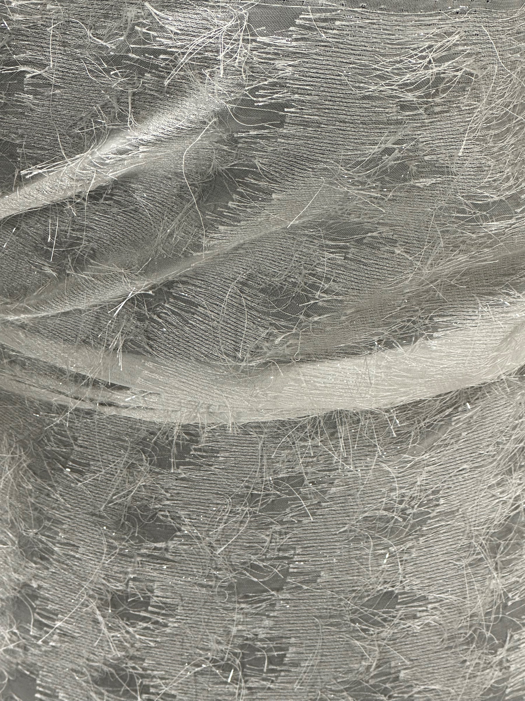 Elfenbeinfarbener, schimmernder Quastenstoff - Zuneigung