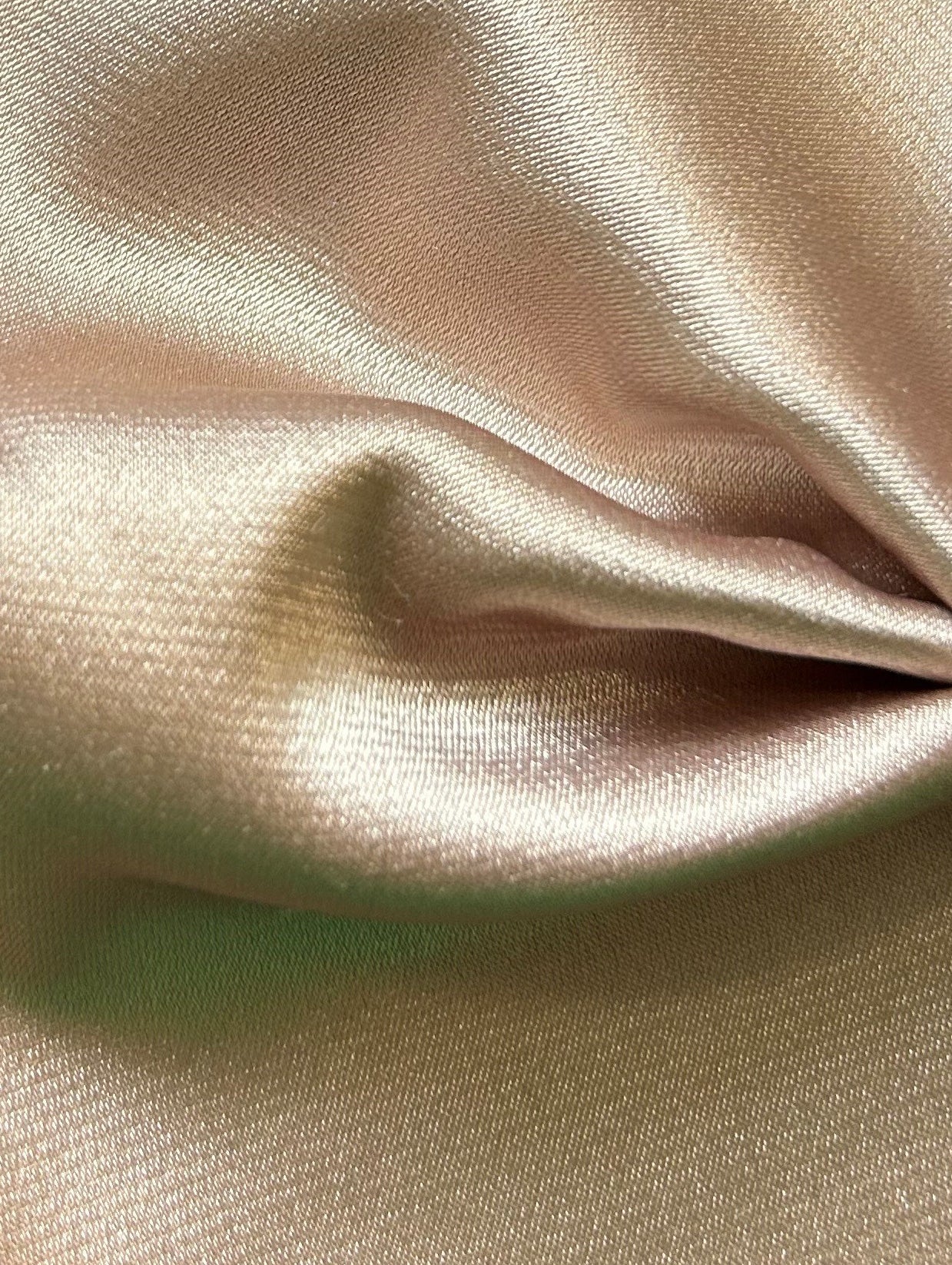 Mandelfarbener Poly-Stretch-Satin – Zeremonie