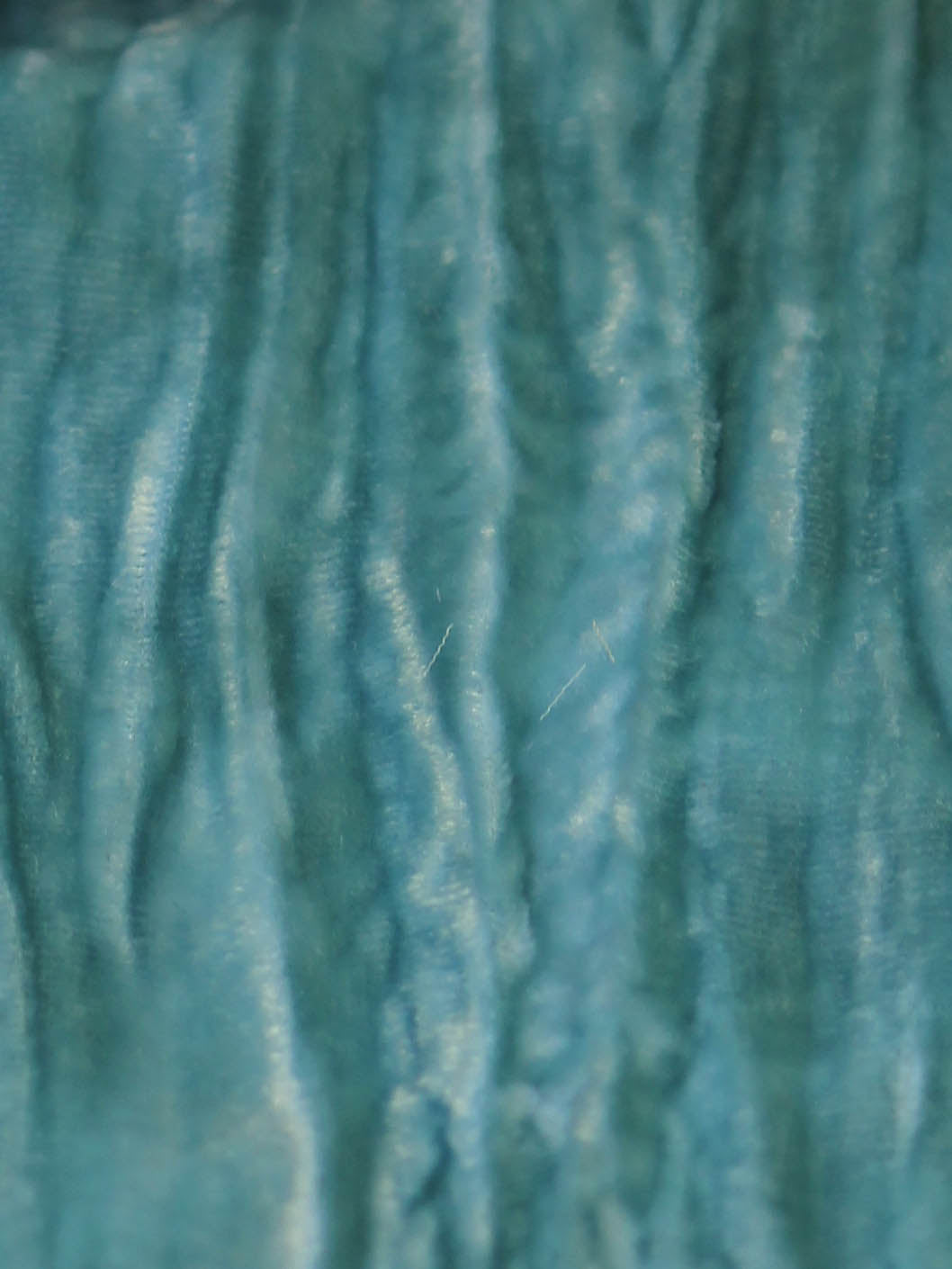 Aquafarbener Seidensamt (137 cm/54 Zoll) – Rüschen