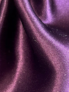 Auberginefarbener Seidensatin – Magnifique