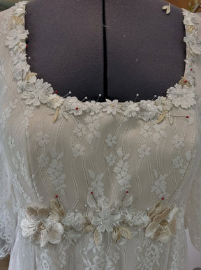 Elfenbeinfarbene Raschelspitze – Avery