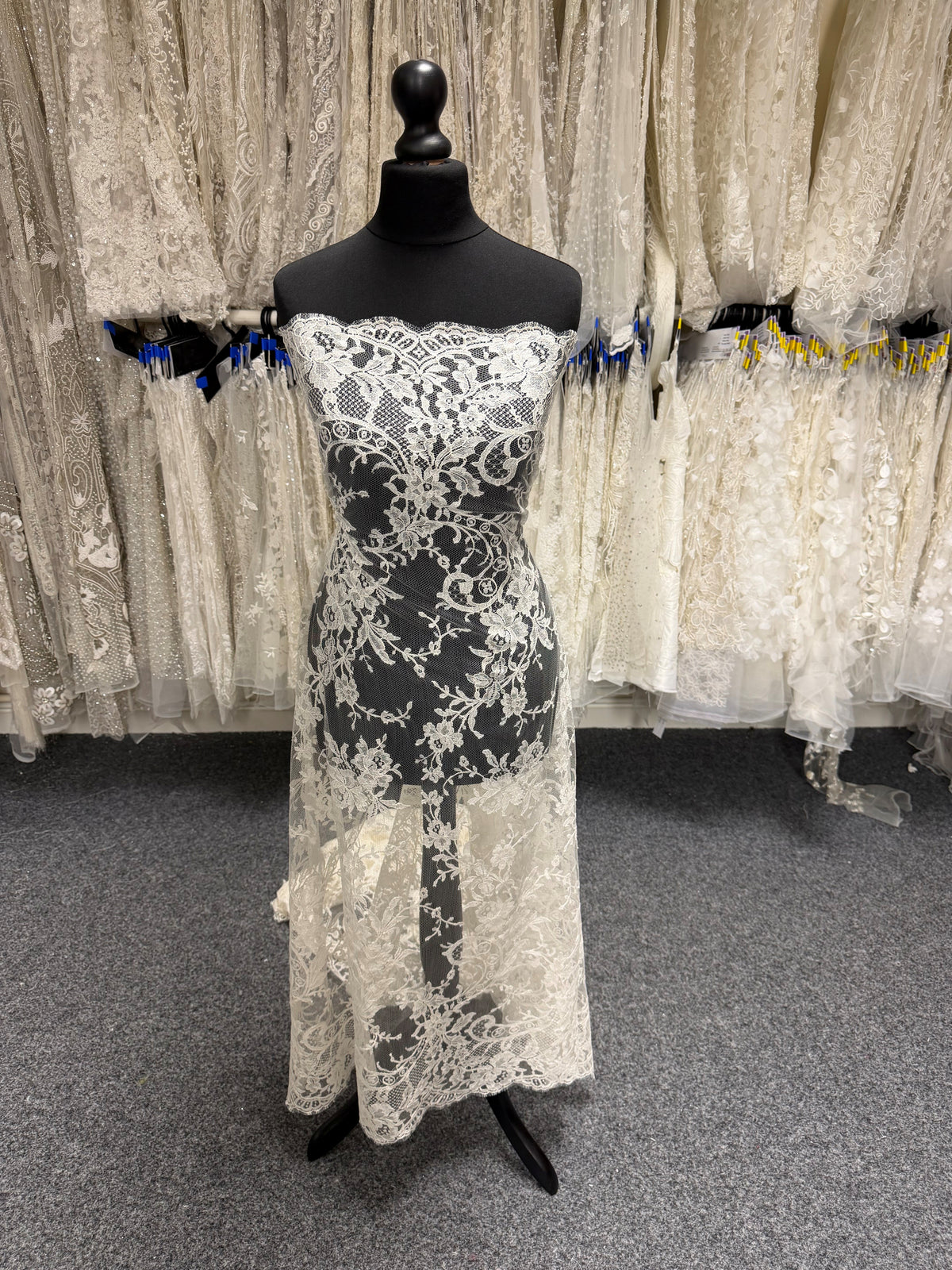 Elfenbein-Chantilly-Spitze - Banilto