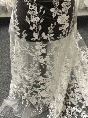 Elfenbeinfarbene Paillettenstickerei-Spitze - Lucien