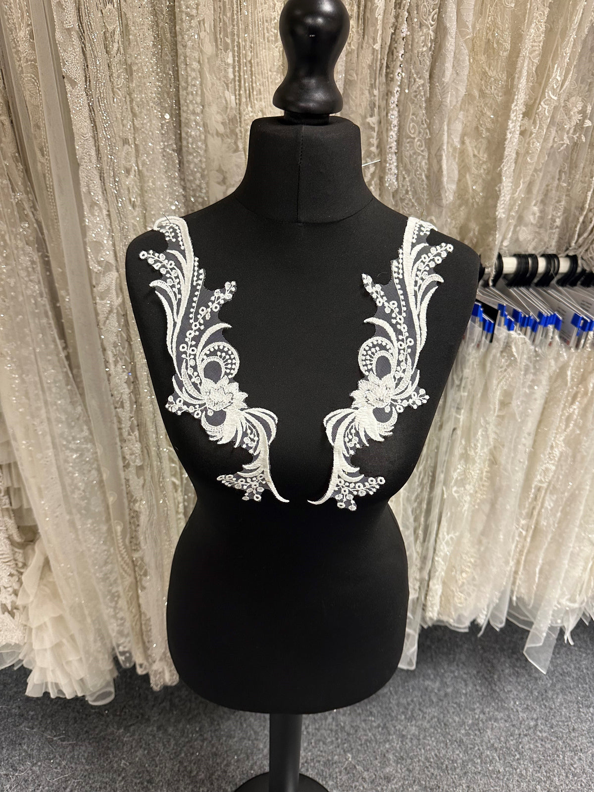 Ivory Embroidered Lace Appliques - MT6006