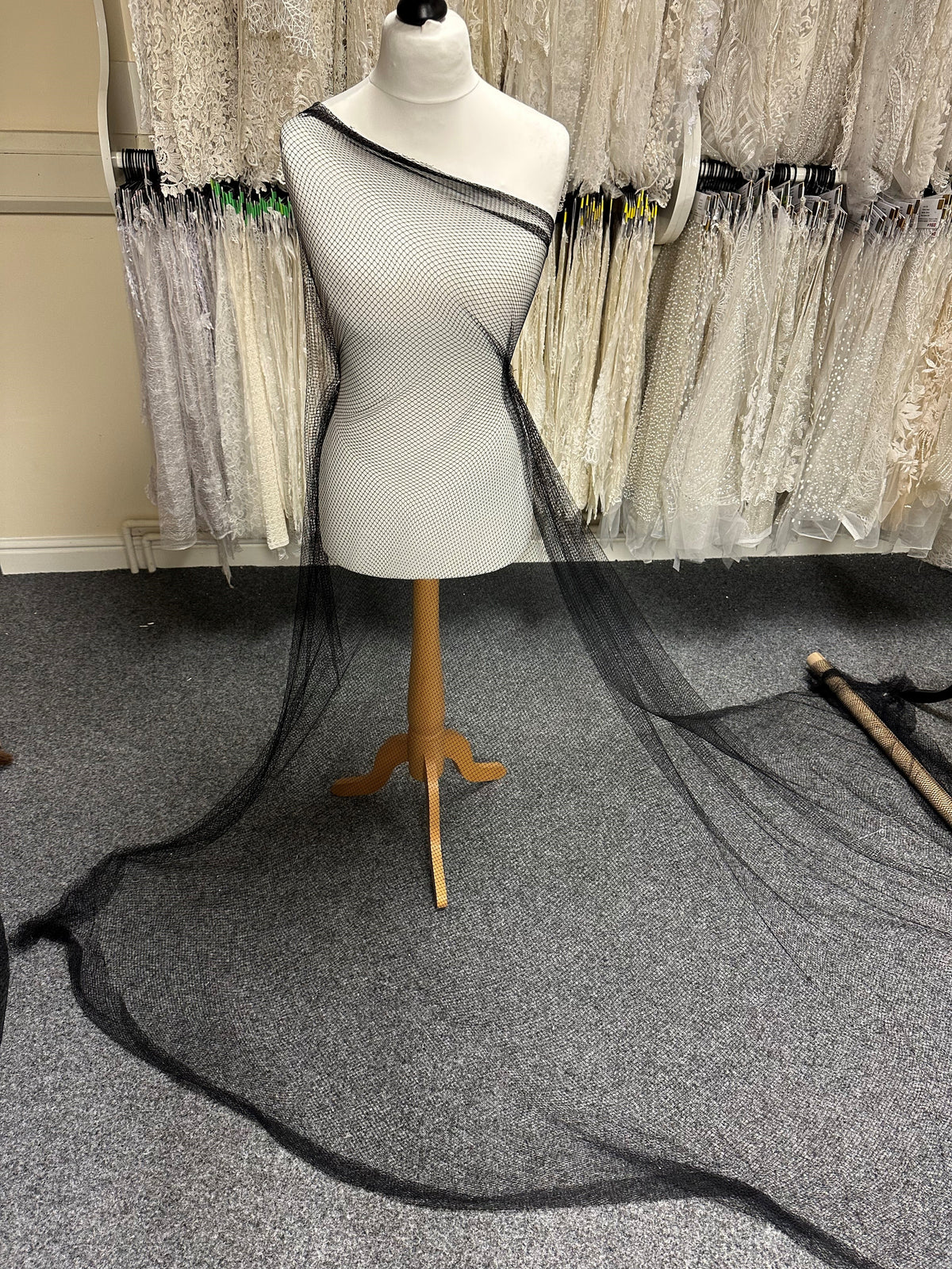 Weiches schwarzes Netz-Vogelkäfig - Sperre