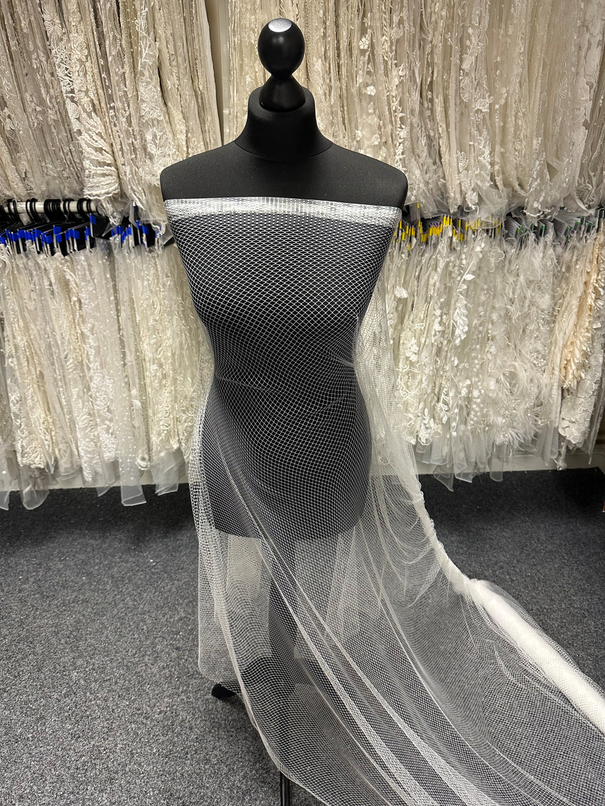 Vogelkäfig aus weichem Elfenbeinnetz - Sperre