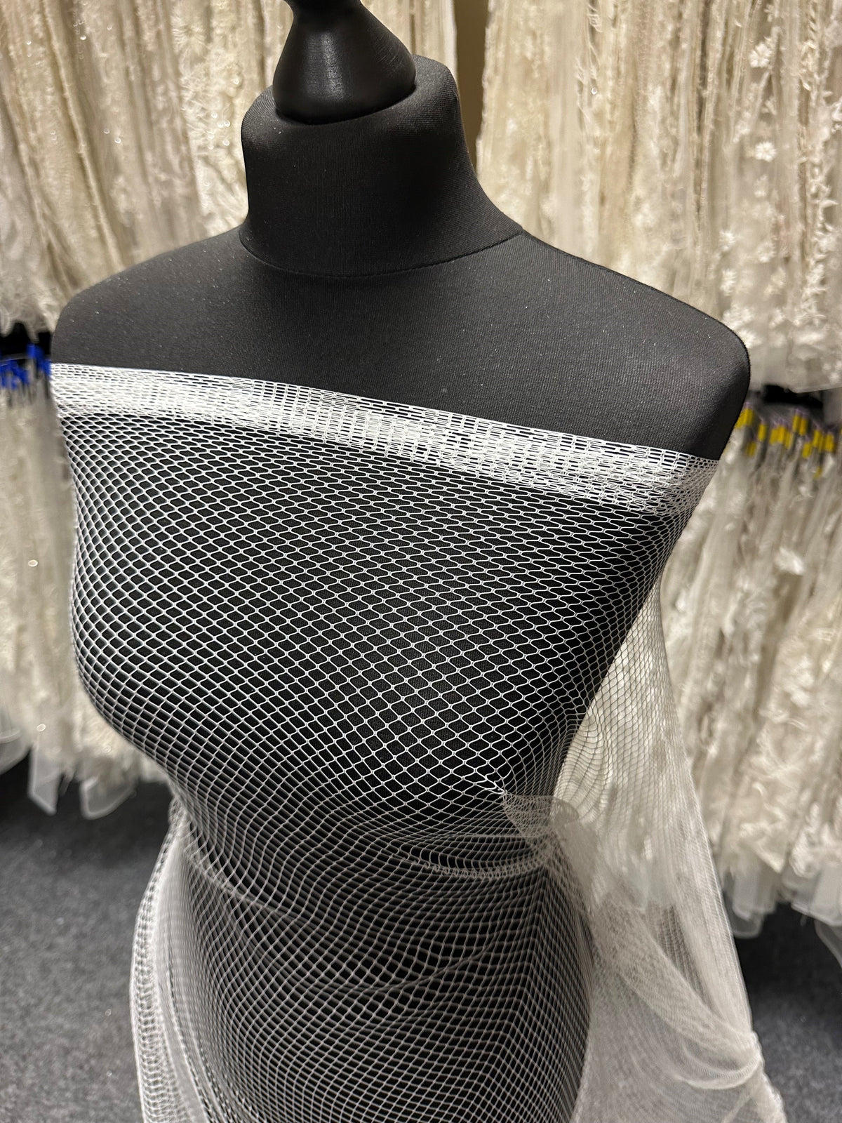 Vogelkäfig aus weichem Elfenbeinnetz - Sperre