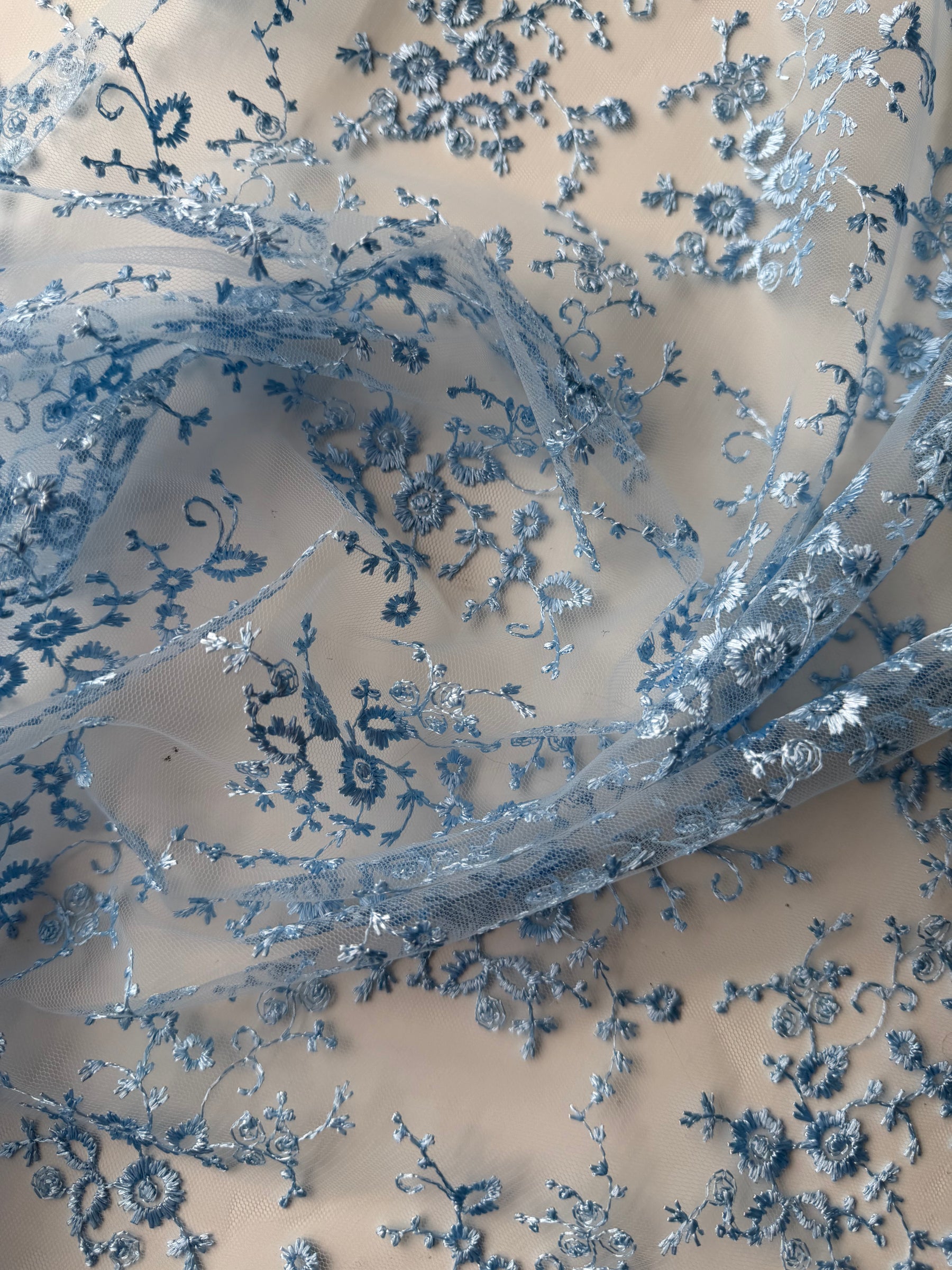Himmelblau bestickte Spitze – P615
