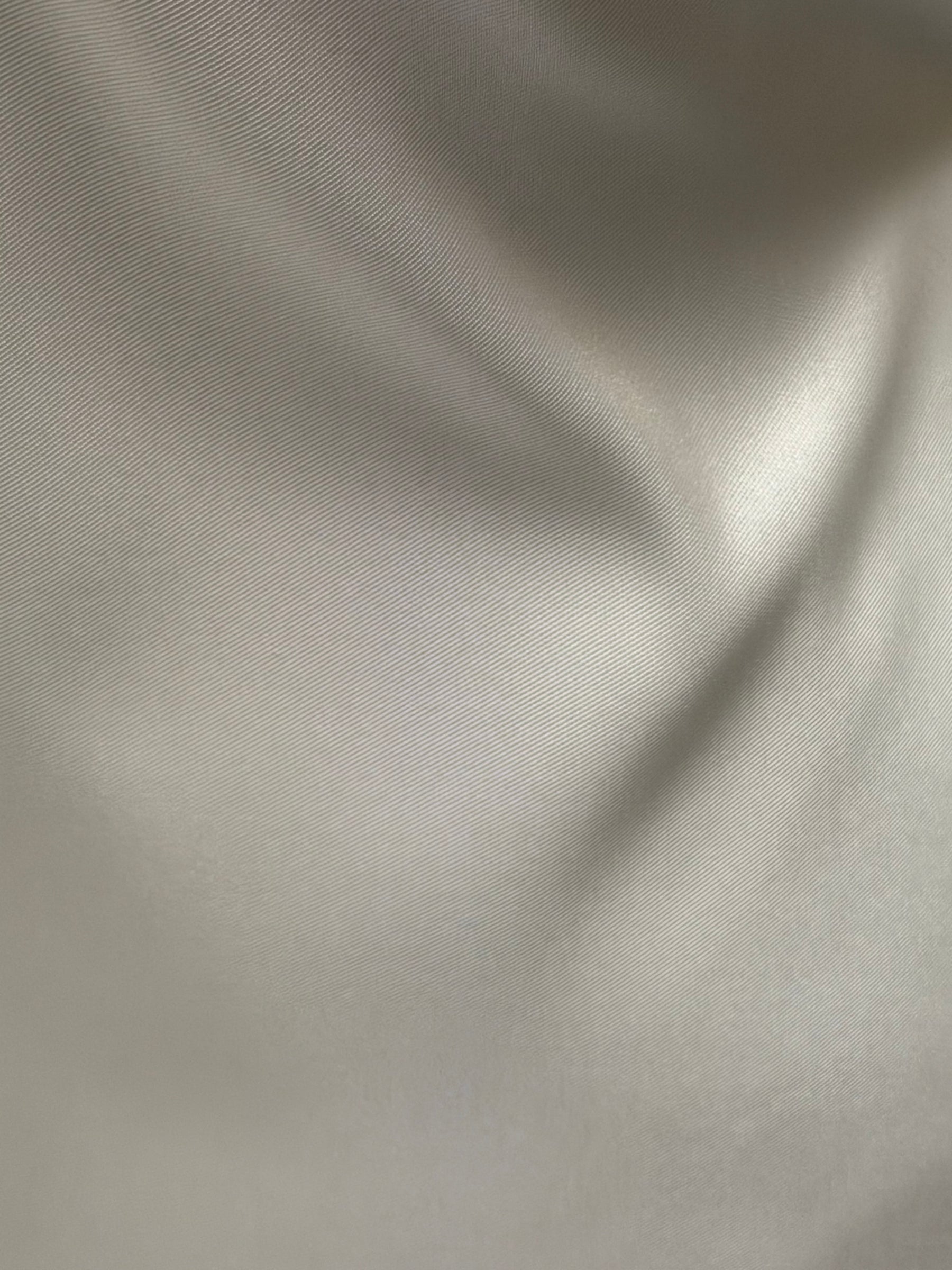 Hell elfenbeinfarbener Polyester-Mikado (Italien) - P614