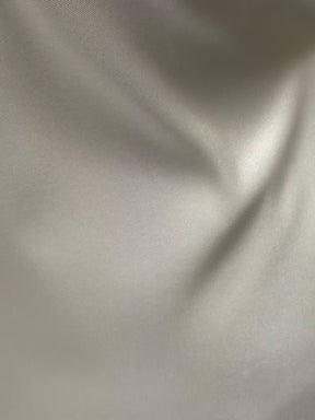 Hell elfenbeinfarbener Polyester-Mikado (Italien) - P614