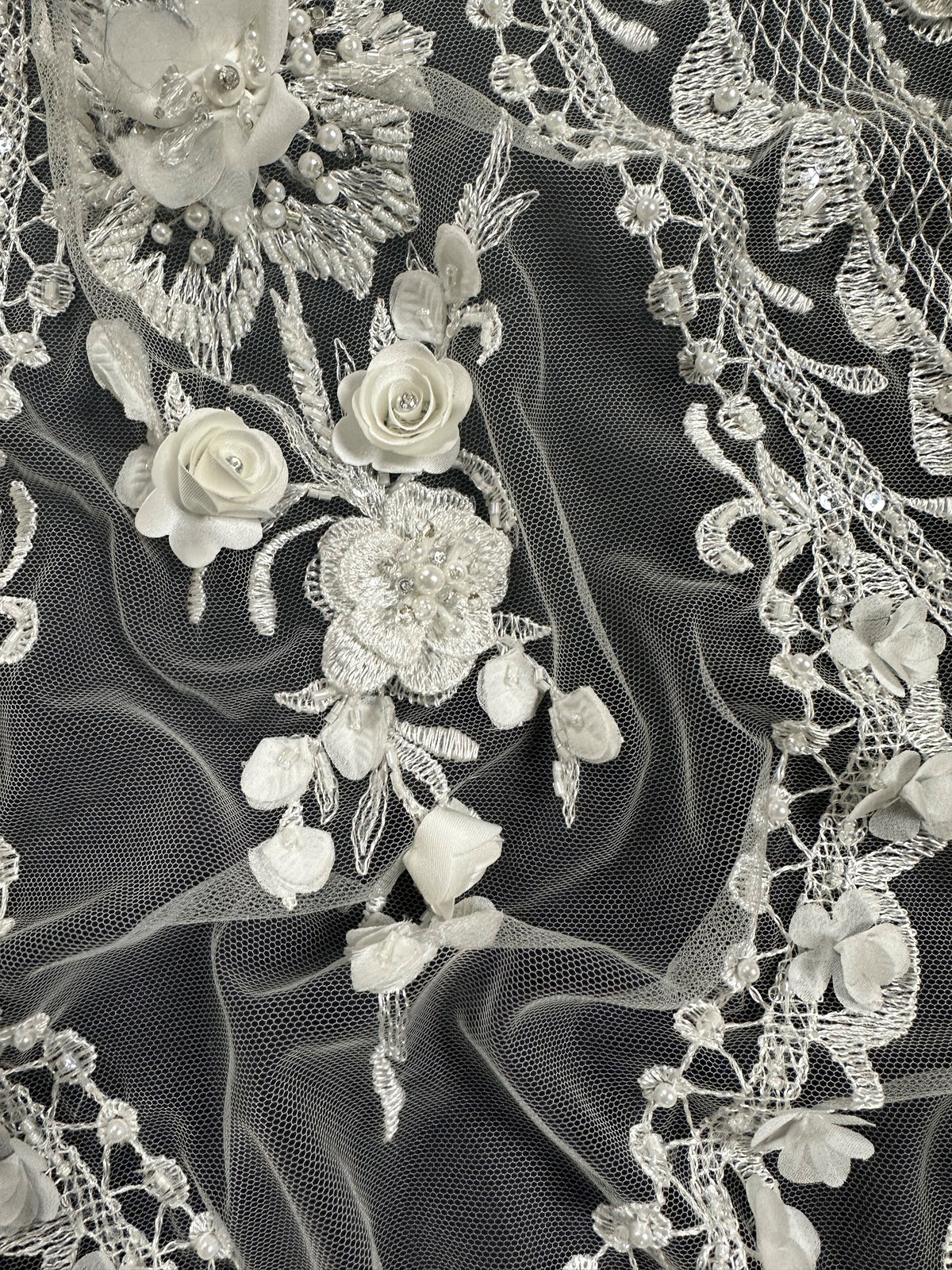 Elfenbeinfarbene Perlenspitze – Simone