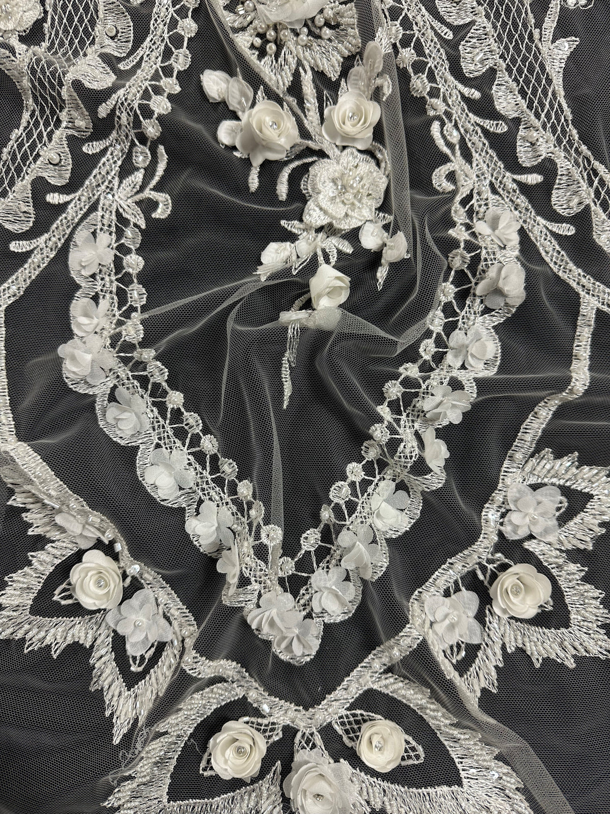 Elfenbeinfarbene Perlenspitze – Simone