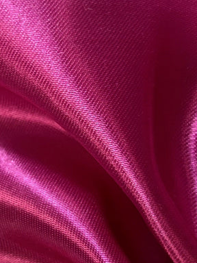 Kirschroter Polyestersatin – Ascot