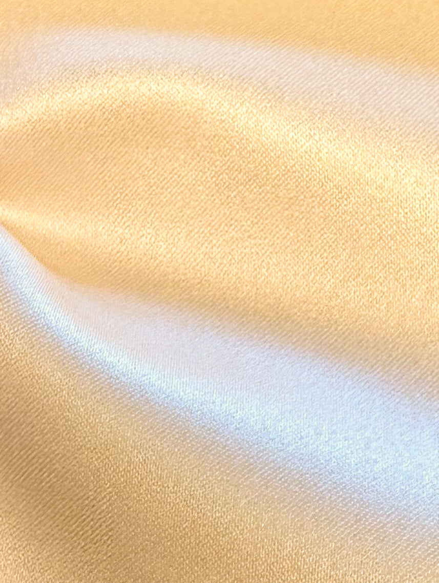 Champagnerfarbener Polyestersatin – Kanada