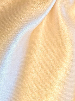 Champagnerfarbener Polyestersatin – Kanada