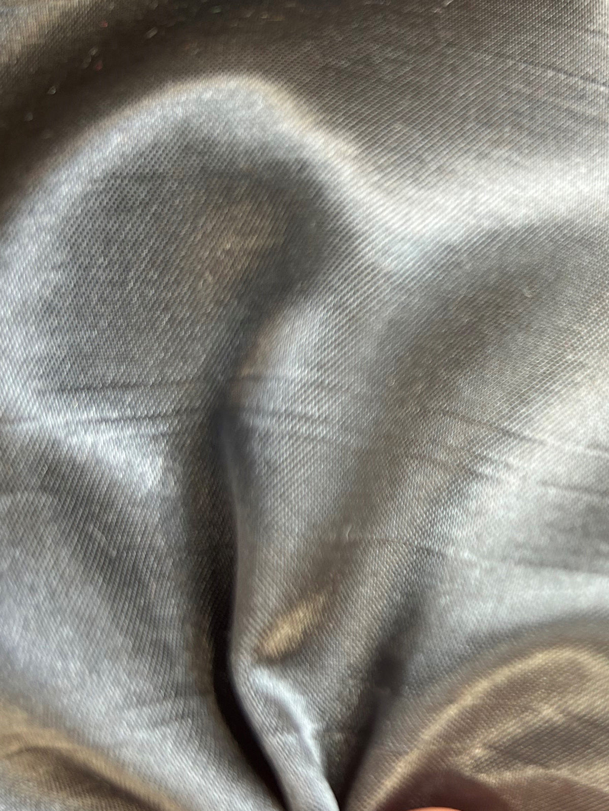 Anthrazitfarbenes Dupion mit Polyester-Satin-Rückseite – Klarheit