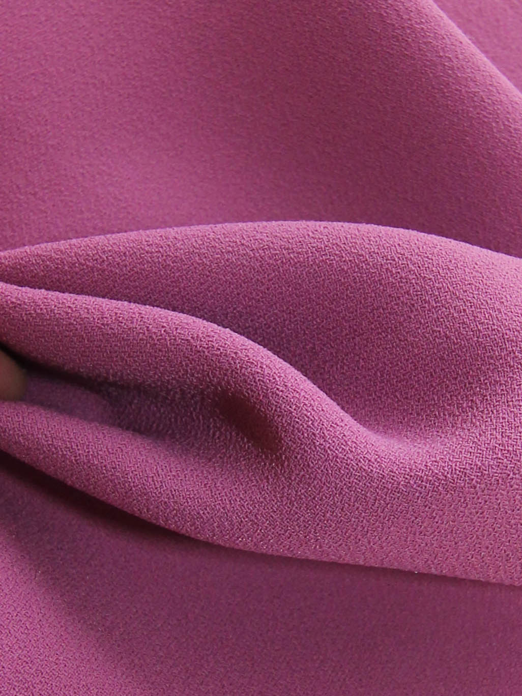 Kleeblattrosa Polyester-Krepp – Neugier