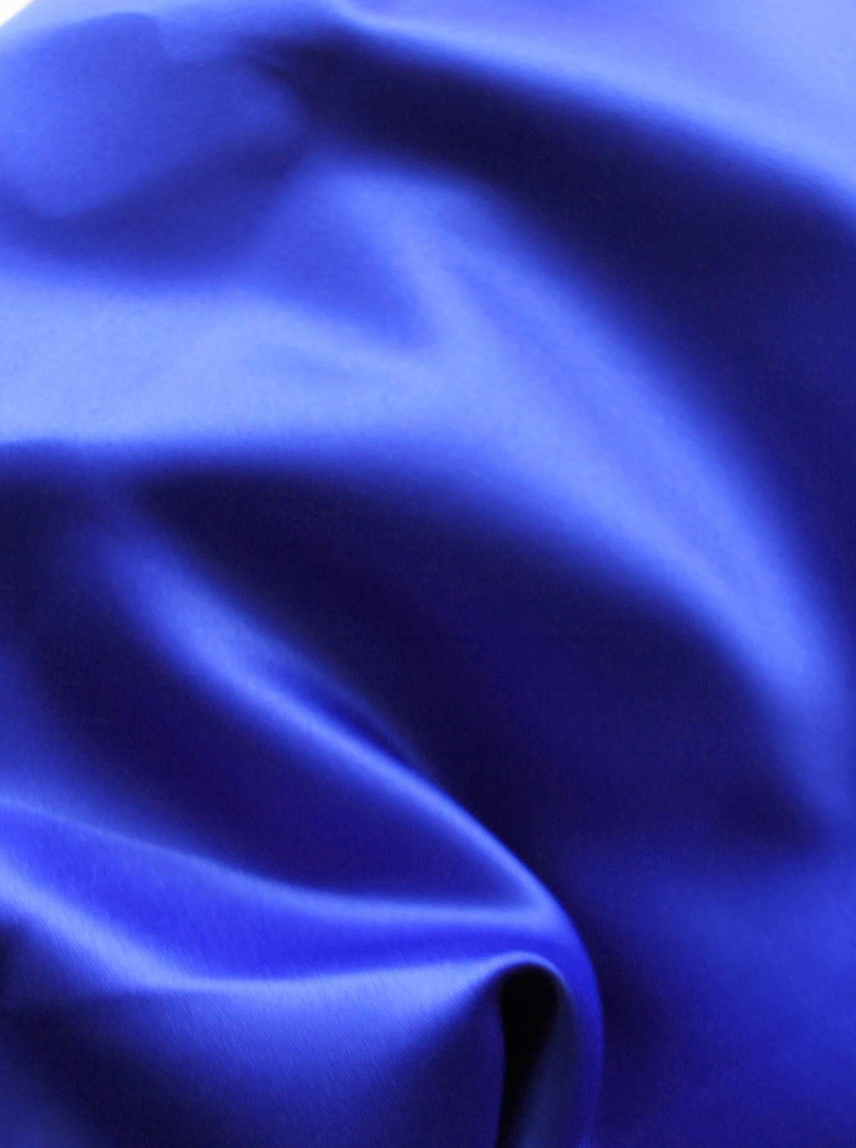 Kobaltblauer Polyestersatin – Majestätisch