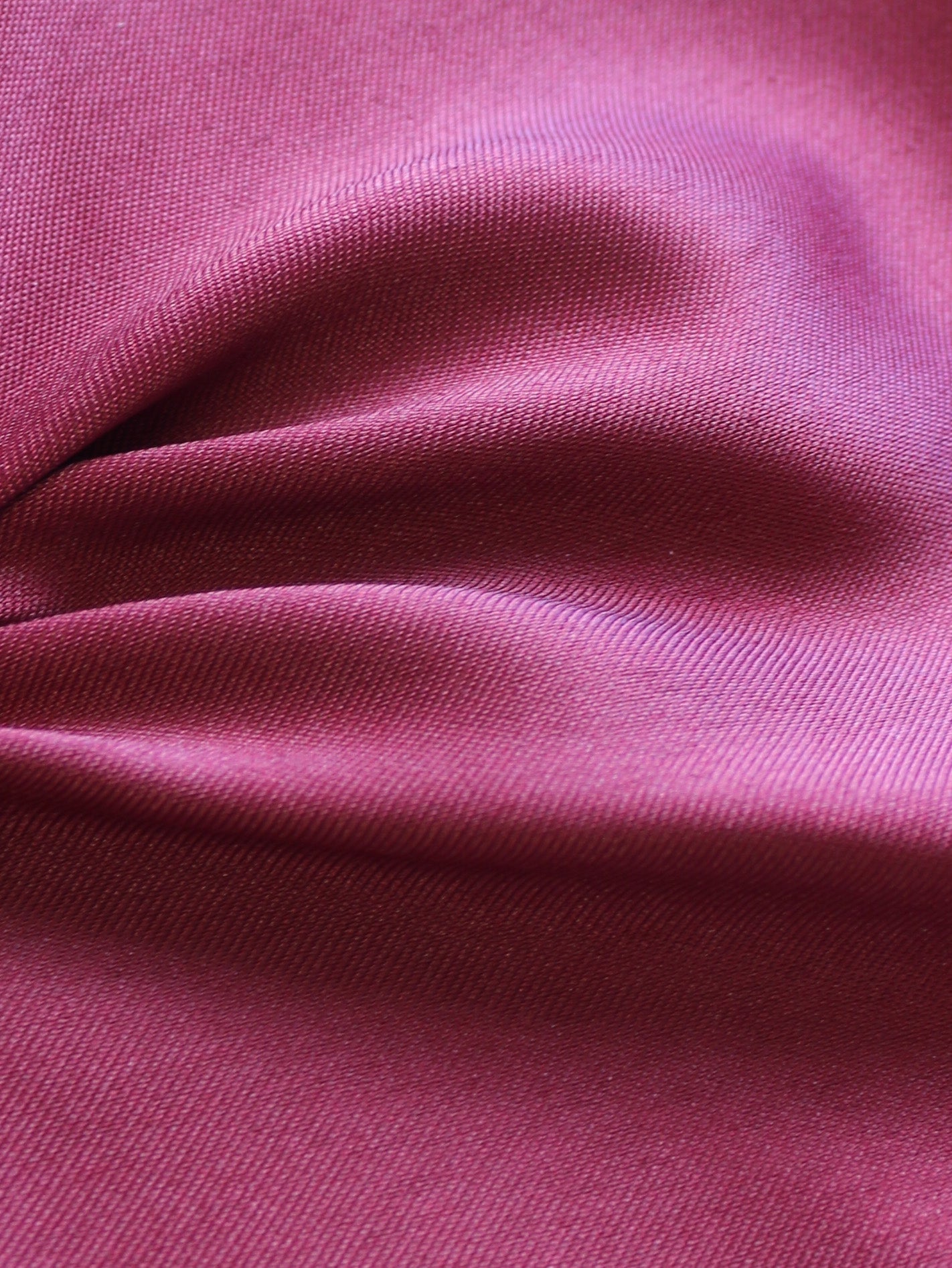 Weinroter Polyester-Duchesse-Satin – Contessa