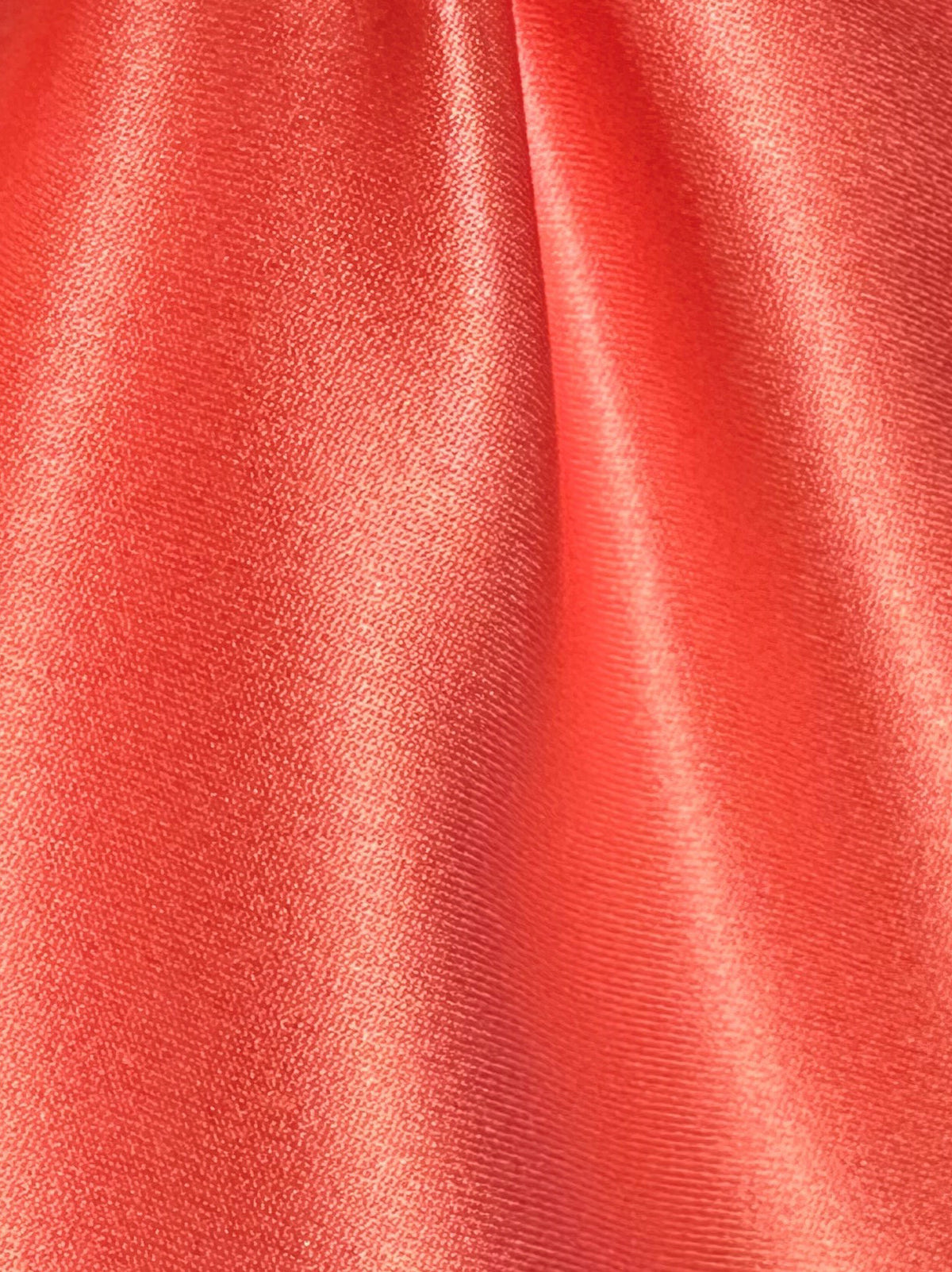 Korallenfarbener Polyester-Satin – Kanada
