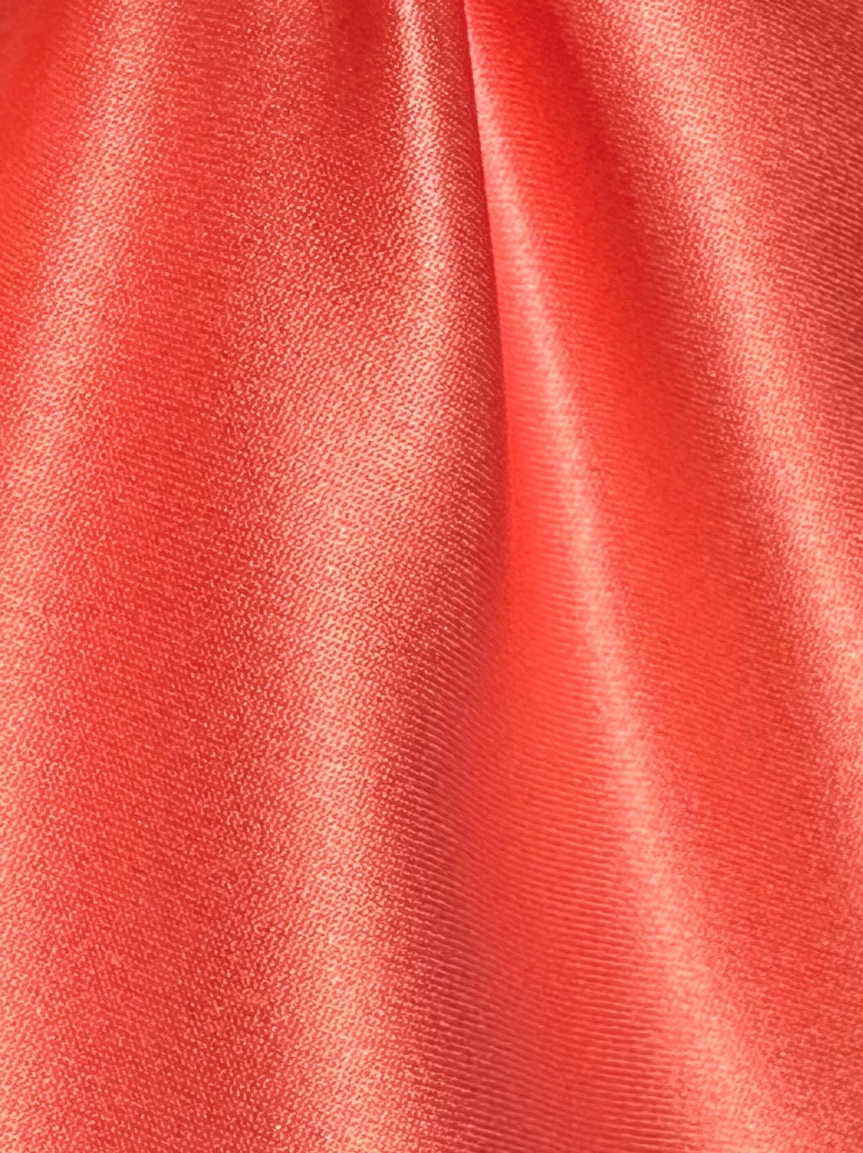 Korallenfarbener Polyester-Satin – Kanada