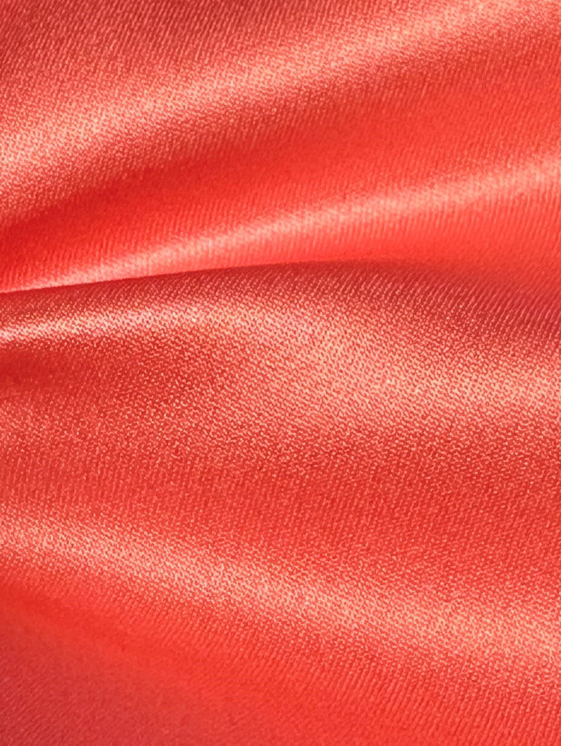 Korallenfarbener Polyester-Satin – Kanada
